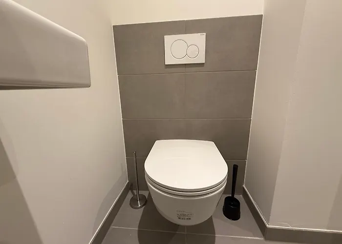 Modern Near Center With Free Parking *