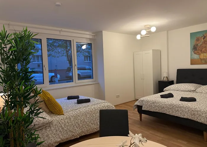 Modern Near Center With Free Parking *