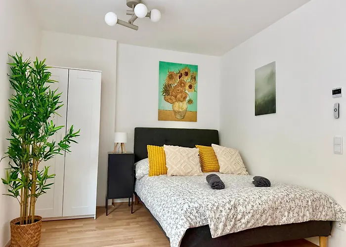 Modern Near Center With Free Parking *